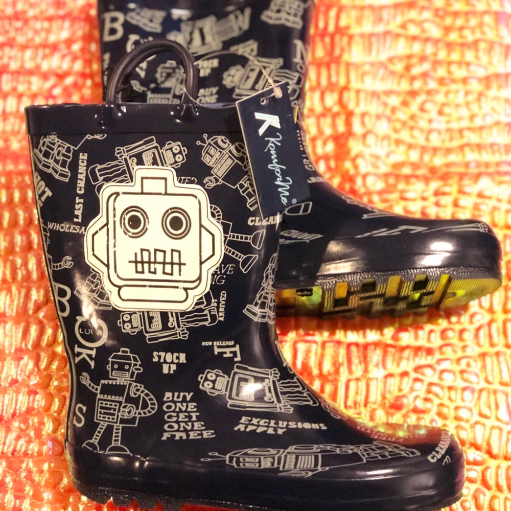 NWT BOYS RAIN BOOTS in Size 2